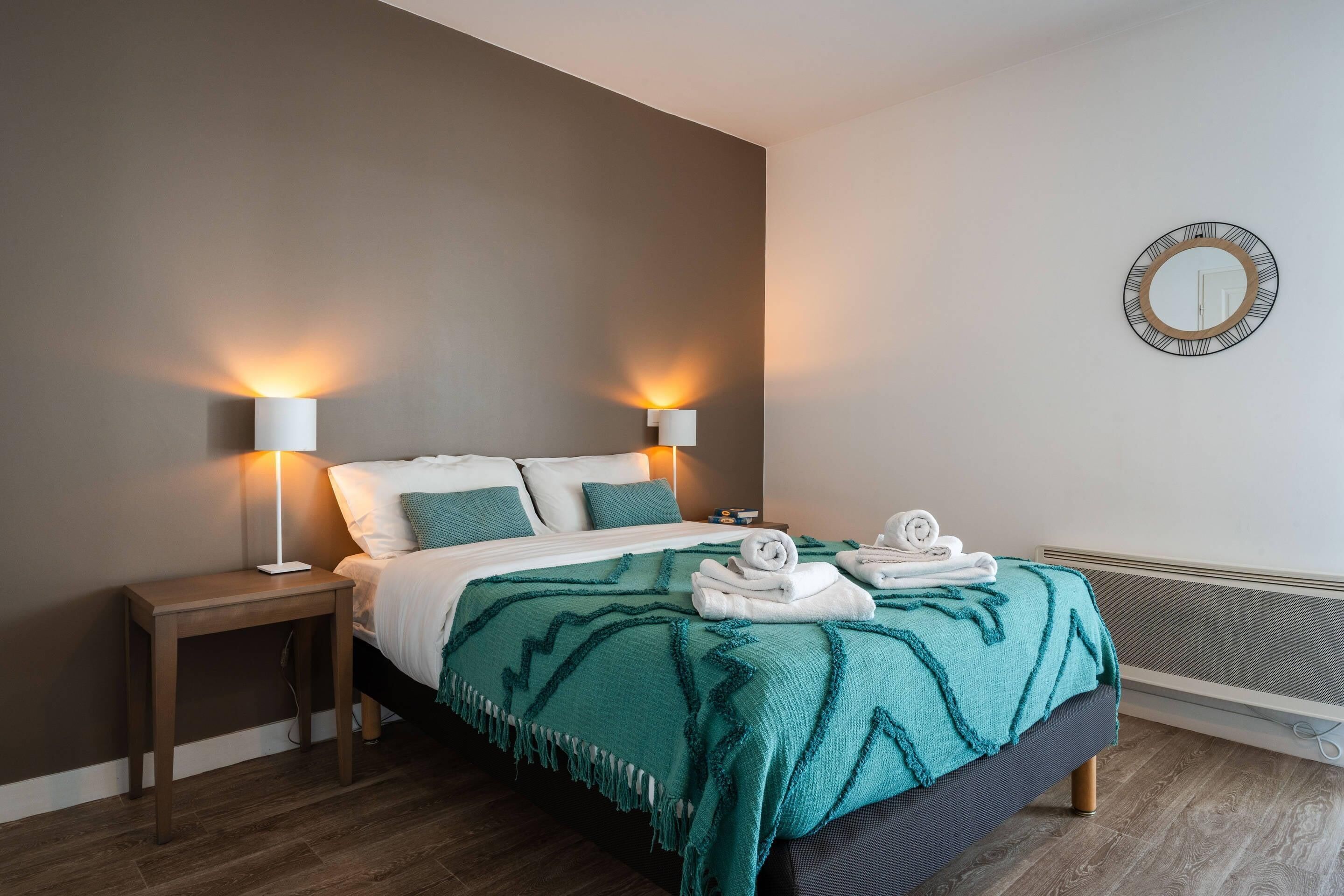 2 Bedroom Apartment | Free cots/infant beds, free WiFi, bed sheets, wheelchair access