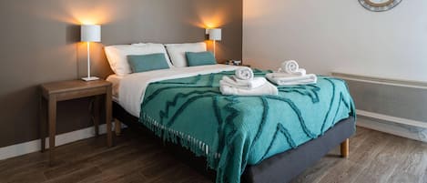 Cunas gratuitas, wifi gratis y ropa de cama