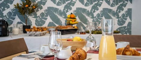 Daily buffet breakfast (EUR 12.90 per person)