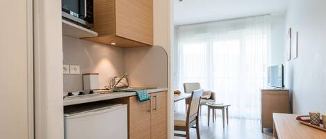 Studio standard | Living area | 43-inch flat-screen TV with digital channels