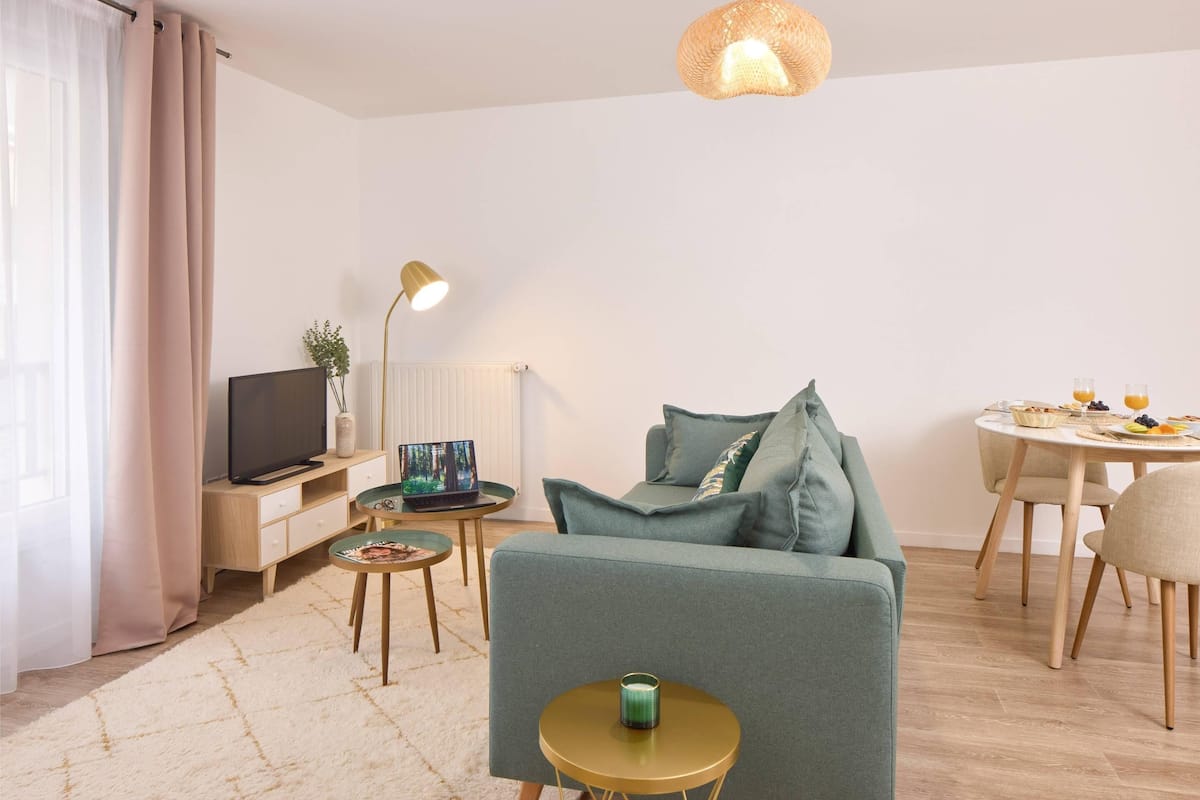 One-Bedroom Apartment | Free cribs/infant beds, free WiFi, bed sheets