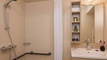 Shower, towels, soap, shampoo