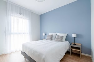 Suite, 2 Queen Beds, Non Smoking | Free cribs/infant beds, free WiFi, bed sheets