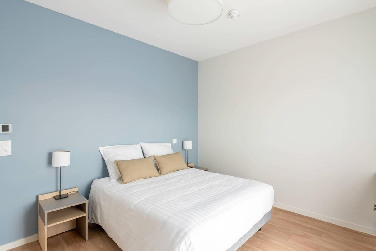 Suite, 2 Queen Beds, Non Smoking | Free cribs/infant beds, free WiFi, bed sheets
