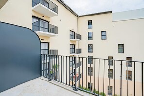 Standard Apartment, 1 Bedroom, Non Smoking (Queen) | Balcony - Quality Suites Périgueux (Perigueux)
