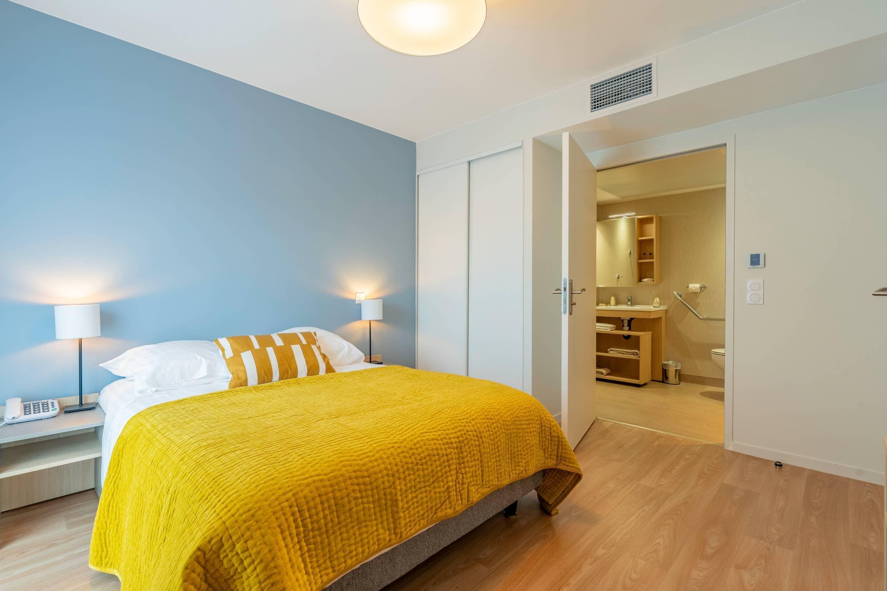 Standard Apartment, 1 Bedroom, Non Smoking (Queen) | Free cots/infant beds, free WiFi, bed sheets