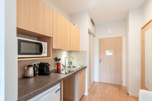 Standaard studio, 1 queensize bed, niet-roken | Gratis babybedden, gratis wifi, beddengoed