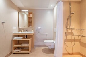Apartamento estándar, 1 habitación, no fumadores (Queen) | Baño | Ducha, toallas, jabón y champú
