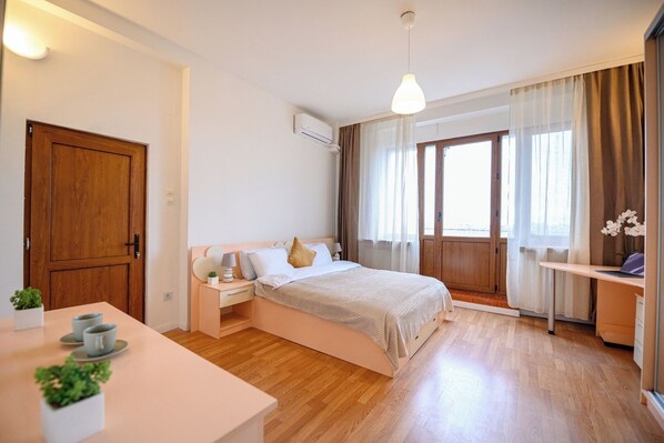 2 habitaciones, tabla de planchar con plancha, wifi y ropa de cama 