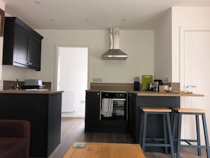 Kühlschrank, Ofen, Herdplatte, Geschirrspüler