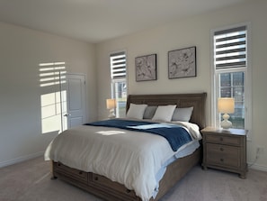 5 habitaciones, escritorio, tabla de planchar con plancha y wifi