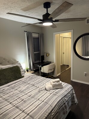 1 bedroom, desk, iron/ironing board, free WiFi