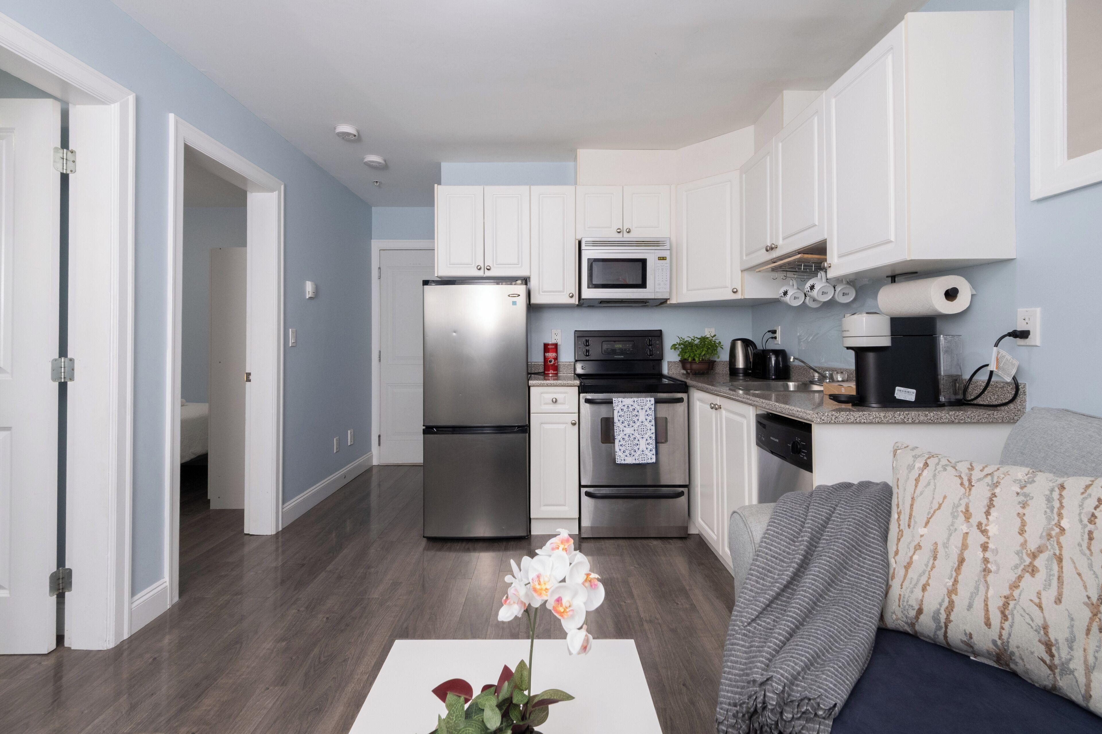 Micro-ondes, four, plaque de cuisson, lave-vaisselle