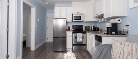 Four Ă micro-ondes, un four, surface de cuisson, lave-vaisselle