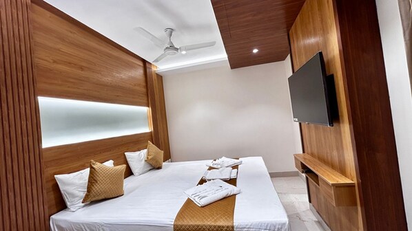 Premium Double Room, City View | Desk, free WiFi