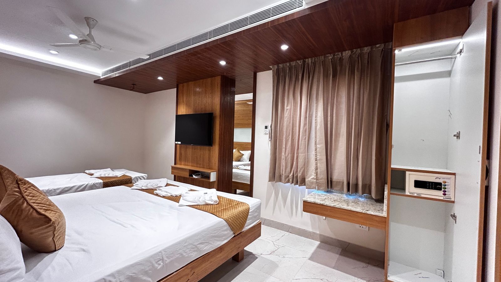 Premium Triple Room, City View | Desk, free WiFi