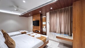 Premium Triple Room, City View