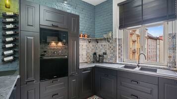 Fridge, microwave, oven, cookware/dishes/utensils