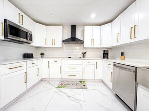 Private kitchen - Relax Play Pool Games Prime Location (Hollywood)