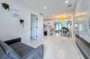 3 bedrooms - Relax Play Pool Games Prime Location (Hollywood)