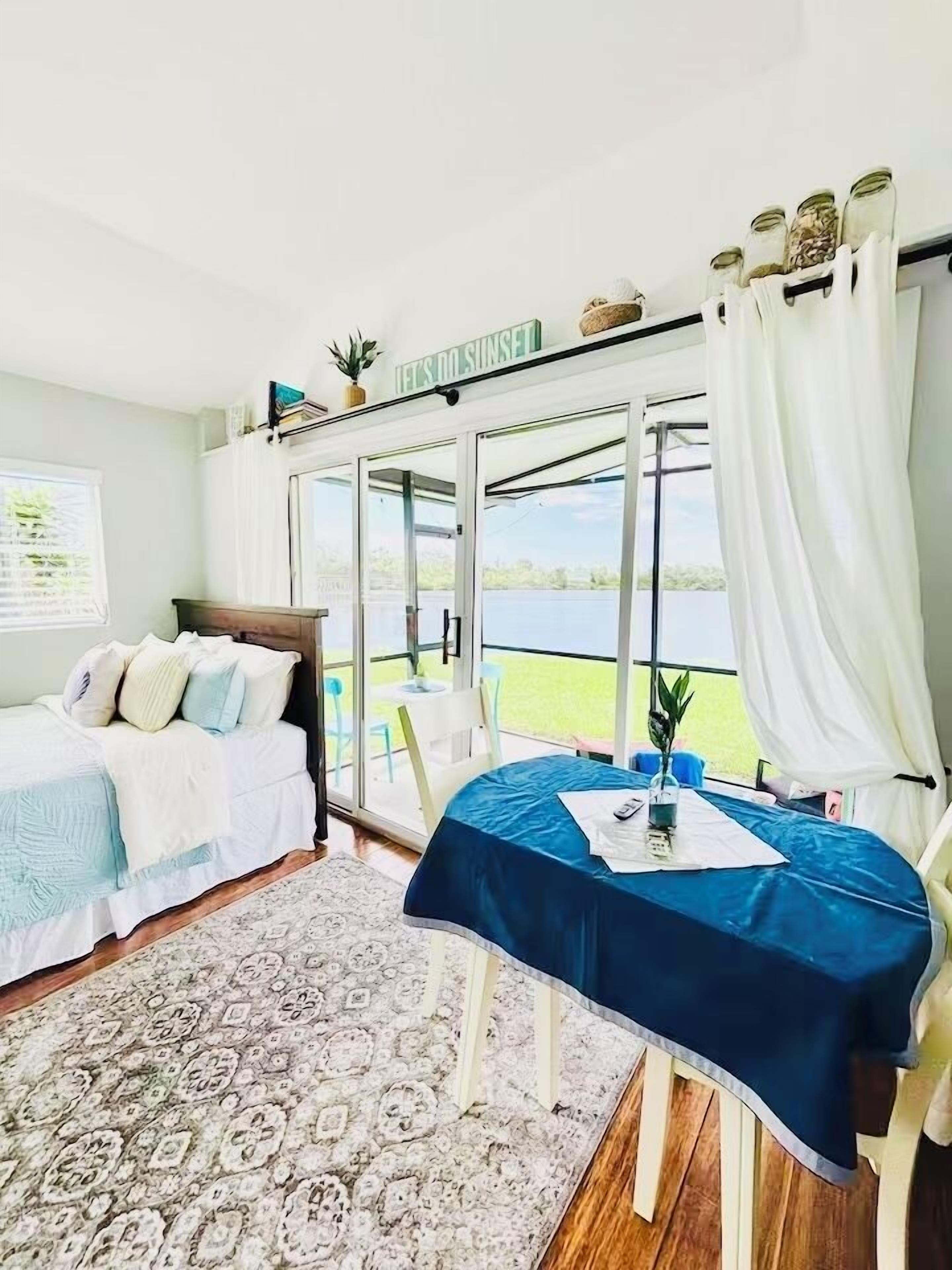 1 slaapkamer, een kluis op de kamer, een strijkplank/strijkijzer