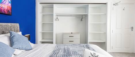 3 bedrooms, Internet