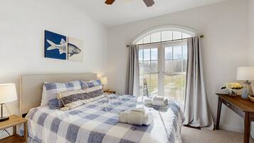 4 bedrooms, internet, bed sheets