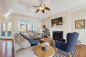 TV, fireplace, DVD player, books