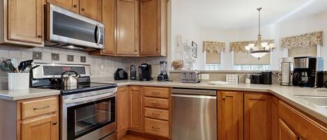 冰箱、微波炉、烤箱、炉灶