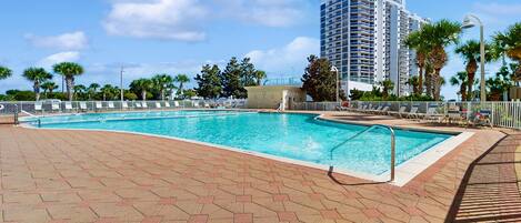 Lämmitetty uima-allas