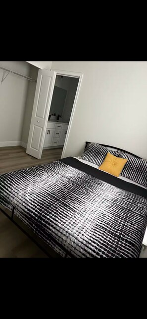 4 bedrooms, WiFi, bed sheets, wheelchair access