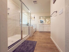 Shower, hair dryer, bidet, towels