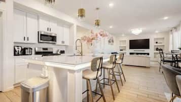 Micro-ondas, fogão, cooktop, lava-louças