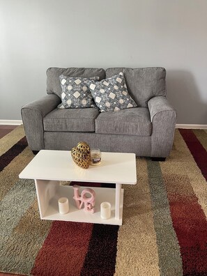 Smart TV, fireplace, stereo