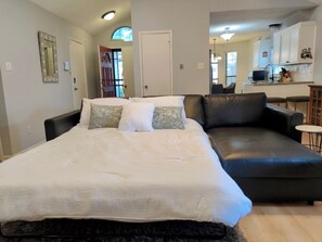 3 bedrooms, iron/ironing board, WiFi, bed sheets