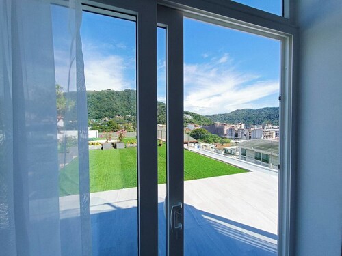 2-bedroom spacious apartment, 300 m from the sea