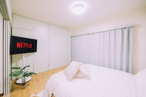 Apartment, 1 Bedroom, Non Smoking | Desk, iron/ironing board