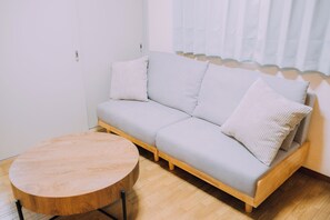 Apartment, 1 Bedroom, Non Smoking | Desk, iron/ironing board