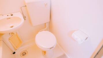 Apartment, 1 Bedroom, Non Smoking | Bathroom | Hair dryer, towels, soap, shampoo