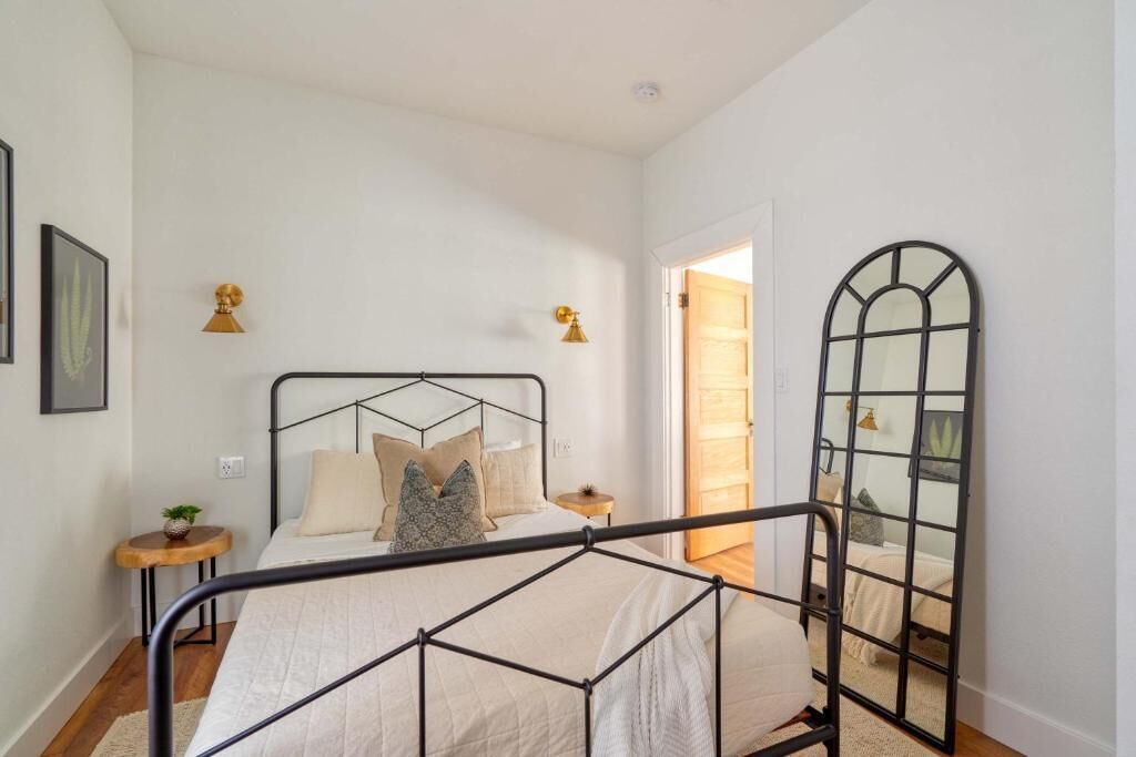 Apartamento básico, varanda | Ferros/tábuas de passar roupa, Wi-Fi de cortesia