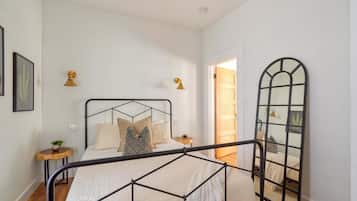Apartamento básico, varanda | Ferros/tábuas de passar roupa, Wi-Fi de cortesia