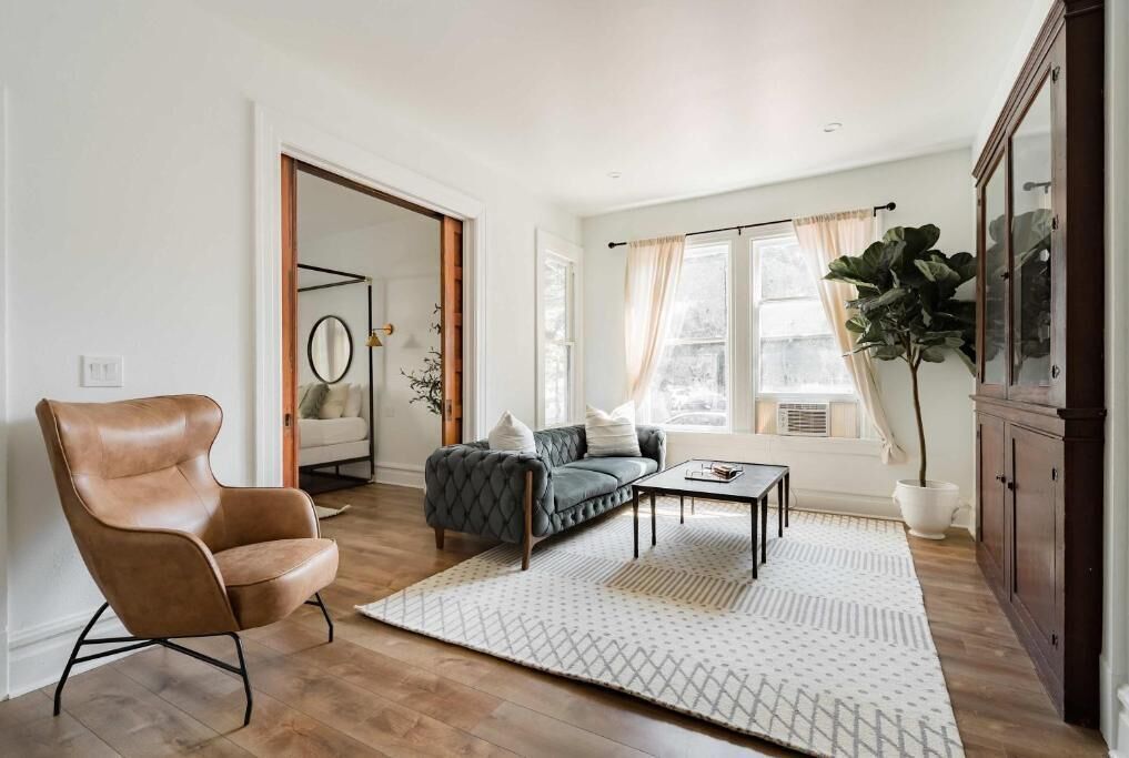 Basic Apartment | Living area