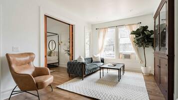 Basic Apartment | Living area