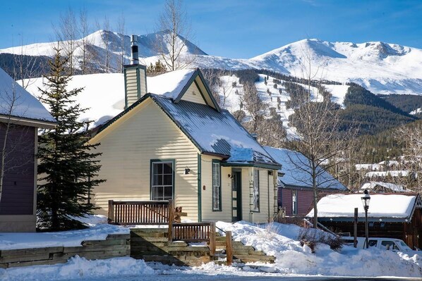 المنشأة من الخارج