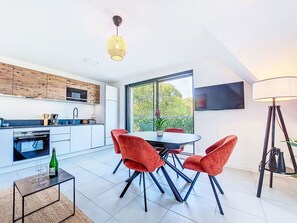 Réfrigérateur, micro-ondes, four, lave-vaisselle