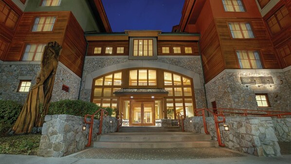 تفاصيل الفندق من الخارج