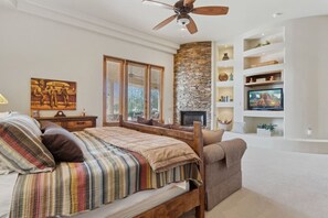 4 habitaciones, escritorio y tabla de planchar con plancha 