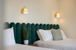 4 bedrooms, iron/ironing board, WiFi, bed sheets - The Chestnut - Brand New Rooftop, Skyline Views (Nashville)