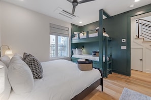 4 bedrooms, iron/ironing board, WiFi, bed sheets - The Chestnut - Brand New Rooftop, Skyline Views (Nashville)