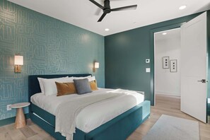 4 bedrooms, iron/ironing board, WiFi, bed sheets - Linden | Rooftop Views Near WeHo (Nashville)